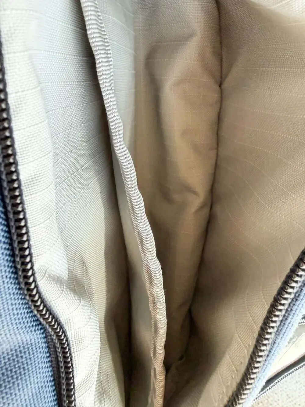 YETI Crossroads 23L Backpack in Navy